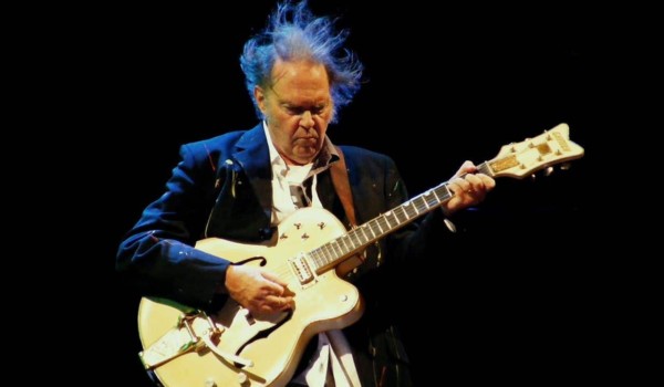 Featured Image for Review: Neil Young at Massey Hall courtesy of Flickr user Man Alive!  | CJRU